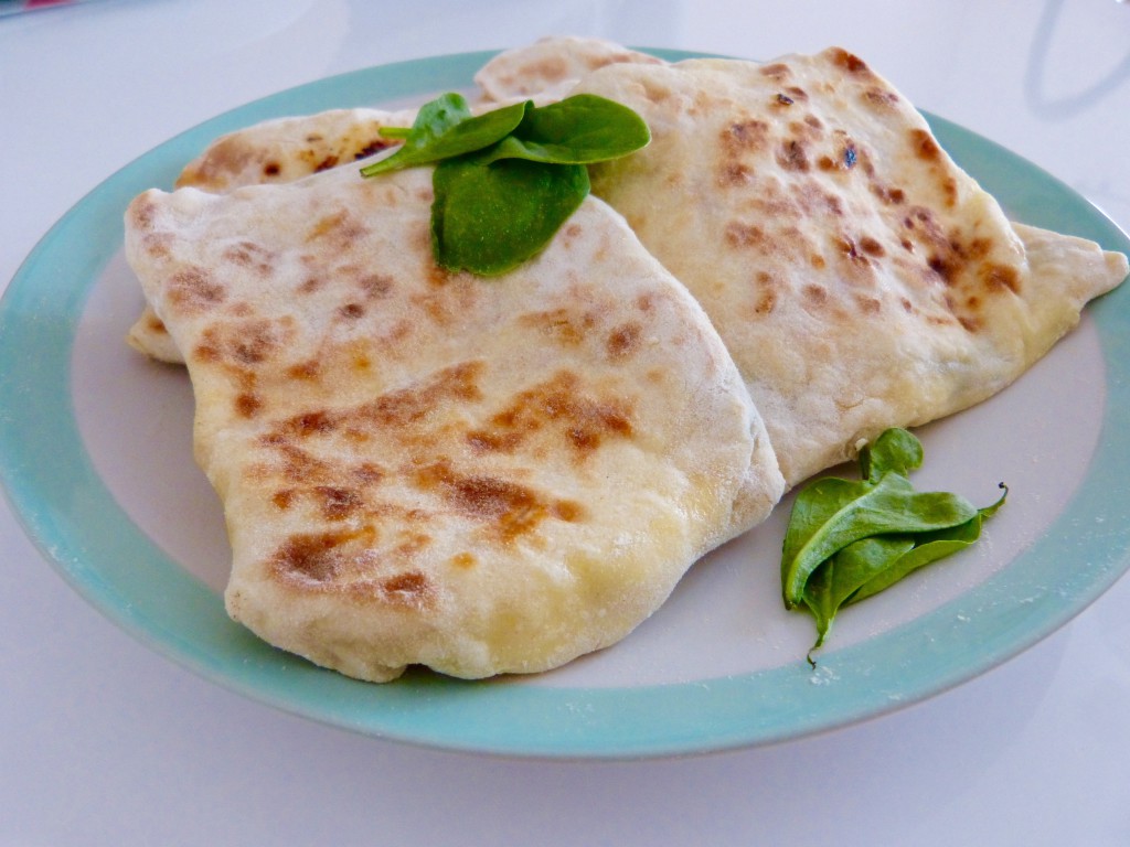 Gözleme épinards, feta et tomates cerises