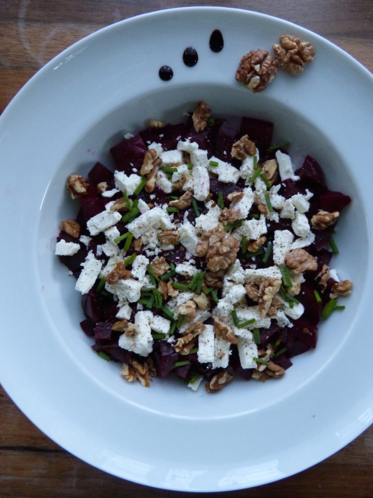 Salade de betterave, feta et noix